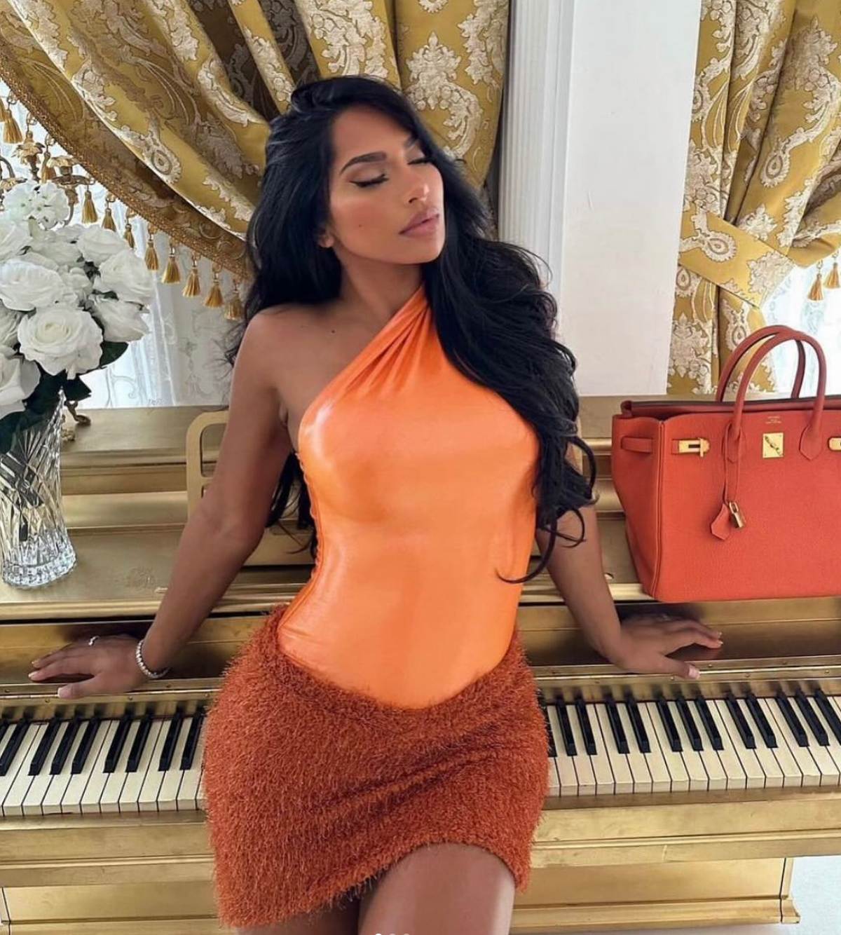Coucoo Saa bodysuit & Kaibu mini skirt set